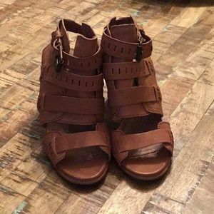 Sorel ankle sandal / bootie. Size 8